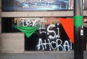 En el Día Internacional de la Mujer, un grupo violento de feministas vandalizó una iglesia evangélica en Luján.